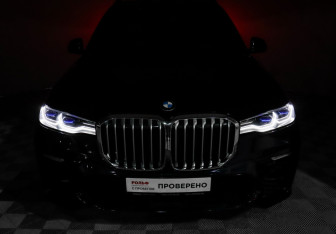 Подержанный автомобиль BMW X7 2022 года (22 фото)