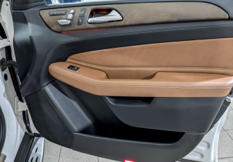 Подержанный автомобиль Mercedes-Benz GLE 2016 года (25 фото)