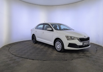 Подержанный автомобиль Skoda Rapid Liftback 2021 года (3 фото)