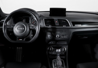Подержанный автомобиль Audi Q3 2018 года (12 фото)