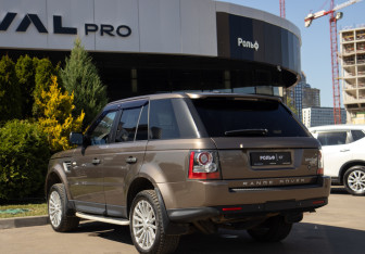 Подержанный автомобиль Land Rover Range Rover Sport 2010 года (5 фото)