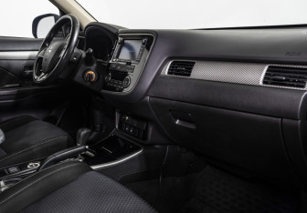 Подержанный автомобиль Mitsubishi Outlander 2017 года (10 фото)