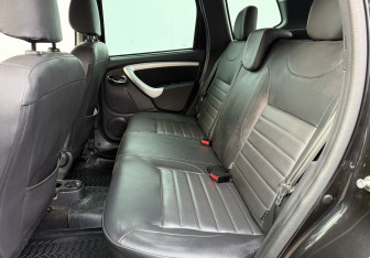 Подержанный автомобиль Nissan Terrano 2016 года (11 фото)