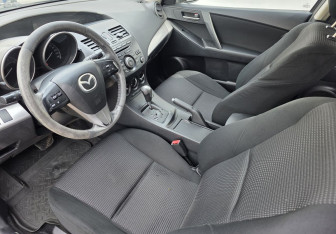 Подержанный автомобиль Mazda 3 Hatchback 2012 года (9 фото)