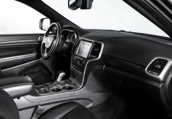 Подержанный автомобиль Jeep Grand Cherokee 2016 года (11 фото)