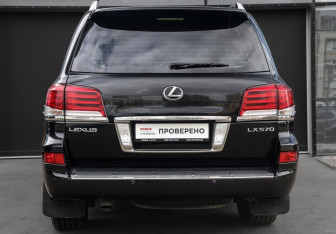 Подержанный автомобиль Lexus LX 2012 года (6 фото)