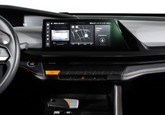 Подержанный автомобиль Changan UNI-V 2023 года (14 фото)