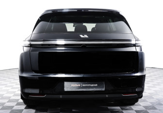 Подержанный автомобиль LiXiang L7 2023 года (6 фото)