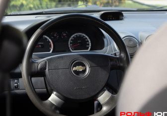 Подержанный автомобиль Chevrolet Aveo Sedan 2008 года (12 фото)