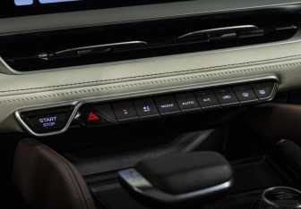 Подержанный автомобиль Geely Monjaro 2023 года (20 фото)