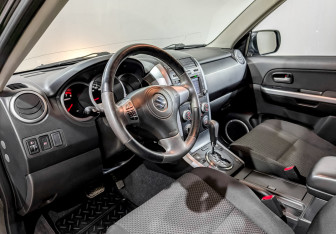 Подержанный автомобиль Suzuki Grand Vitara 2010 года (16 фото)