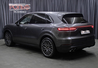Подержанный автомобиль Porsche Cayenne 2019 года (7 фото)
