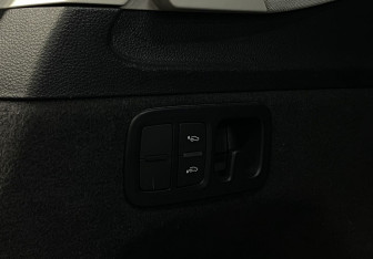 Подержанный автомобиль Audi Q7 2015 года (11 фото)