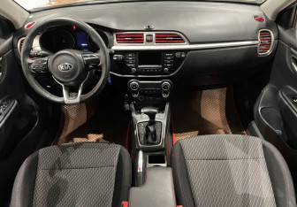 Подержанный автомобиль Kia Rio Sedan 2017 года (10 фото)