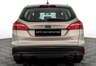 Подержанный автомобиль Ford Focus Wagon 2017 года (6 фото)