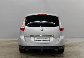 Подержанный автомобиль Renault Scenic 2016 года (6 фото)