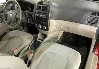 Подержанный автомобиль Kia Cerato Sedan 2008 года (9 фото)