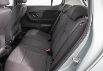 Подержанный автомобиль Skoda Fabia Hatchback 2012 года (11 фото)