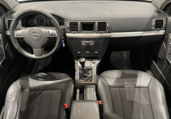 Подержанный автомобиль Opel Vectra Sedan 2007 года (10 фото)