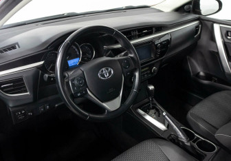 Подержанный автомобиль Toyota Corolla Sedan 2014 года (7 фото)