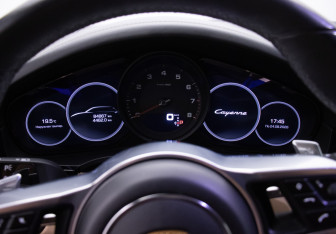 Подержанный автомобиль Porsche Cayenne 2020 года (12 фото)