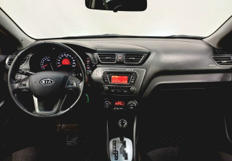 Подержанный автомобиль Kia Rio Sedan 2011 года (11 фото)