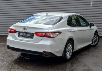 Подержанный автомобиль Toyota Camry Sedan 2021 года (5 фото)