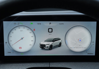 Подержанный автомобиль Jaecoo J8 2024 года (11 фото)