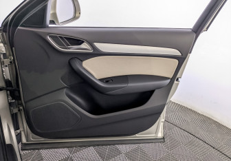 Подержанный автомобиль Audi Q3 2015 года (24 фото)