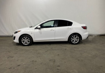 Подержанный автомобиль Mazda 3 Sedan 2010 года (8 фото)