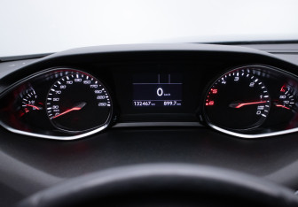 Подержанный автомобиль Peugeot 308 Wagon 2017 года (12 фото)