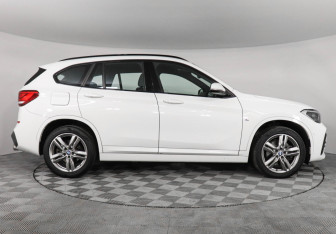 Подержанный автомобиль BMW X1 2021 года (6 фото)