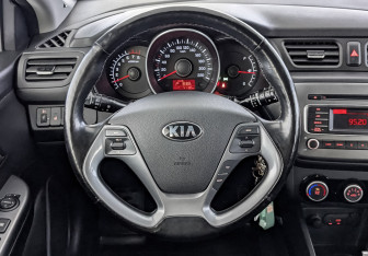 Подержанный автомобиль Kia Rio Hatchback 2017 года (22 фото)