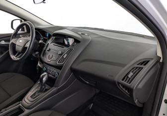 Подержанный автомобиль Ford Focus Hatchback 2017 года (13 фото)