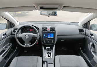 Подержанный автомобиль Volkswagen Golf Hatchback 2008 года (11 фото)