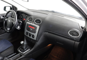 Подержанный автомобиль Ford Focus Sedan 2008 года (6 фото)