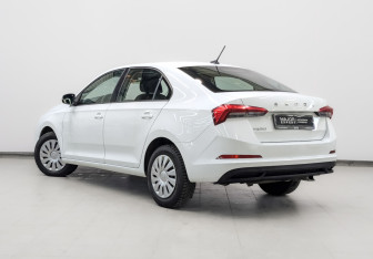Подержанный автомобиль Skoda Rapid Liftback 2022 года (7 фото)