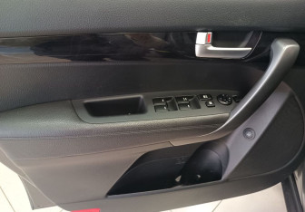 Подержанный автомобиль Kia Sorento 2017 года (14 фото)