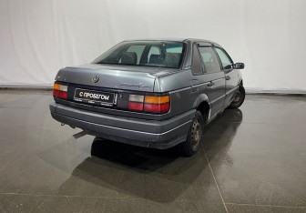 Подержанный автомобиль Volkswagen Passat Sedan 1989 года (6 фото)