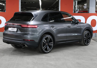 Подержанный автомобиль Porsche Cayenne 2019 года (5 фото)