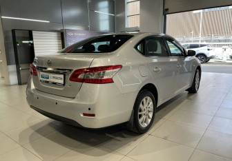 Подержанный автомобиль Nissan Sentra Sedan 2015 года (4 фото)
