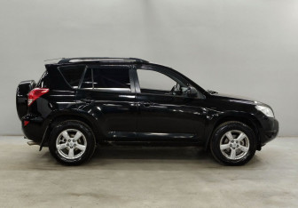 Подержанный автомобиль Toyota RAV4 2006 года (4 фото)