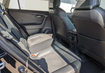 Подержанный автомобиль Toyota RAV4 2022 года (26 фото)