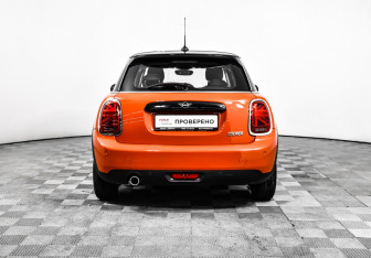 Подержанный автомобиль MINI Hatch 2019 года (6 фото)