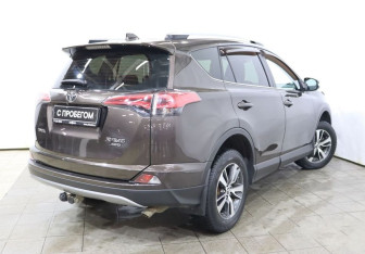 Подержанный автомобиль Toyota RAV4 2018 года (4 фото)