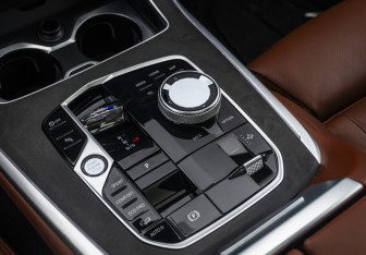 Подержанный автомобиль BMW X7 2022 года (21 фото)