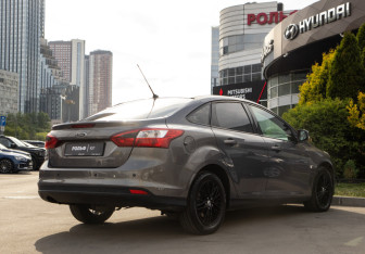 Подержанный автомобиль Ford Focus Sedan 2012 года (4 фото)