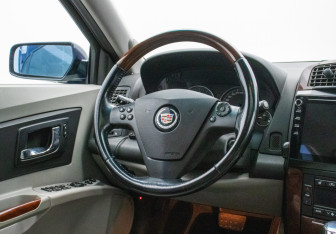 Подержанный автомобиль Cadillac CTS Sedan 2006 года (16 фото)