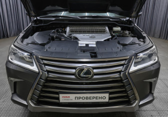Подержанный автомобиль Lexus LX 2019 года (9 фото)