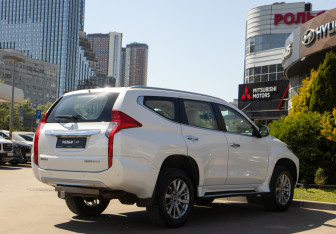 Подержанный автомобиль Mitsubishi Pajero Sport 2019 года (4 фото)